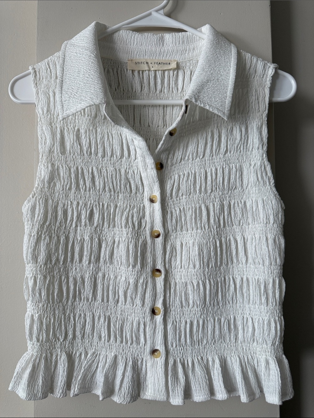 Stitch + Feather White Smocked Collared Sleeveless Top Small